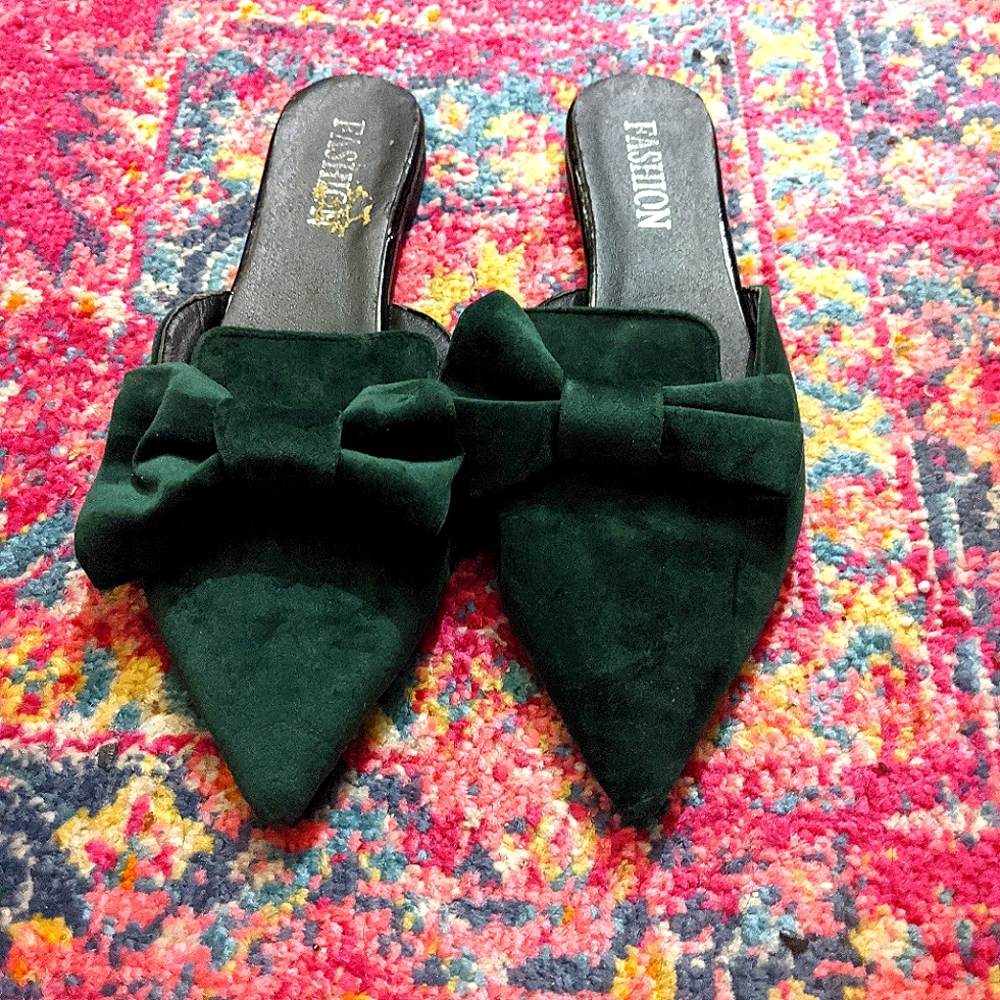 Flat mules